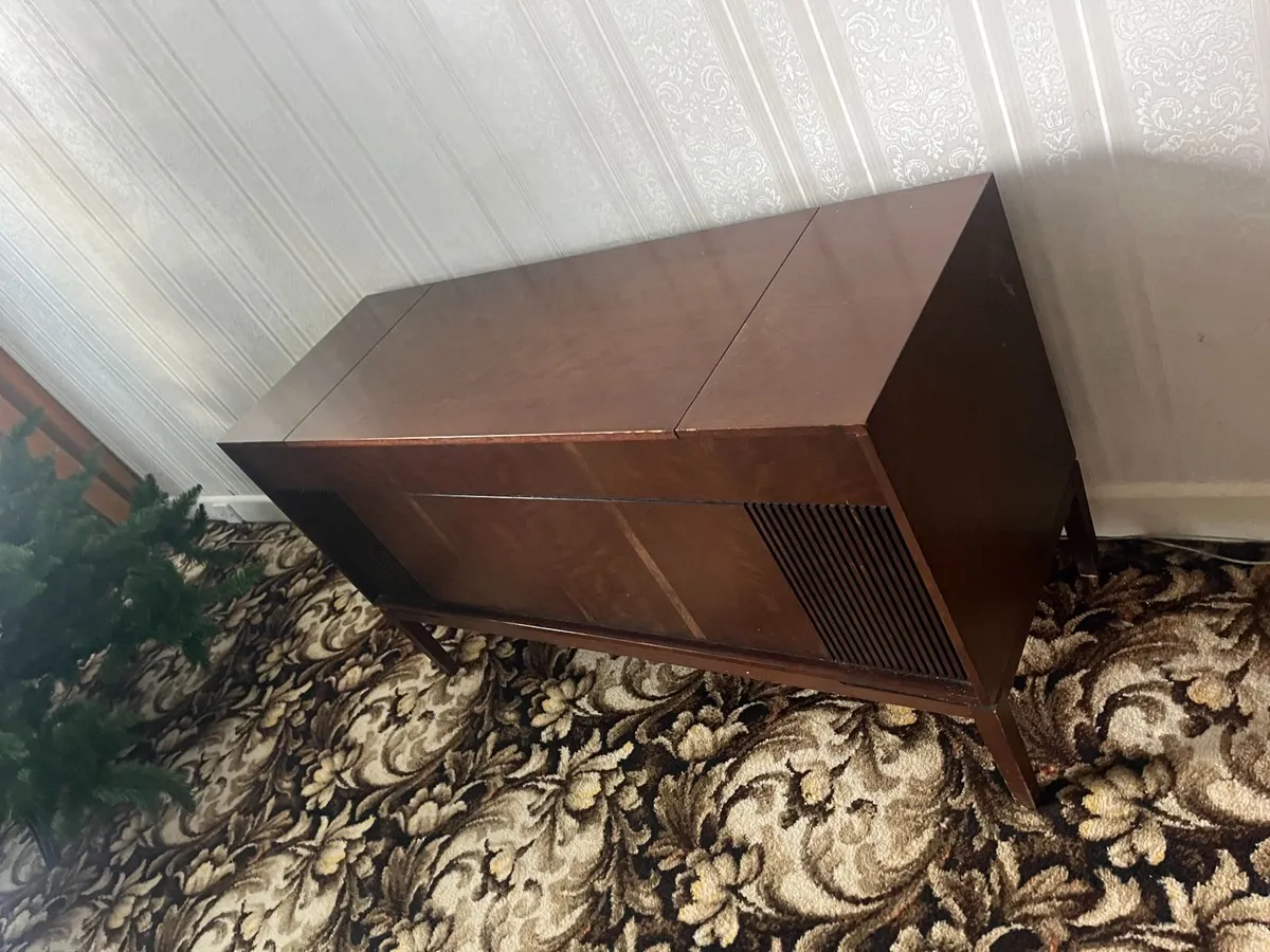 Vintage Mid-Century Radio,Record Player Cabinet - Image 4