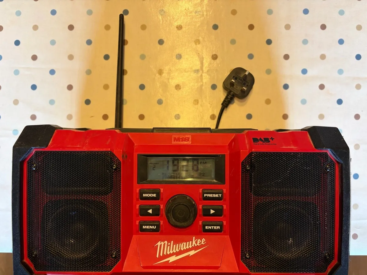 Milwaukee radio - Image 4
