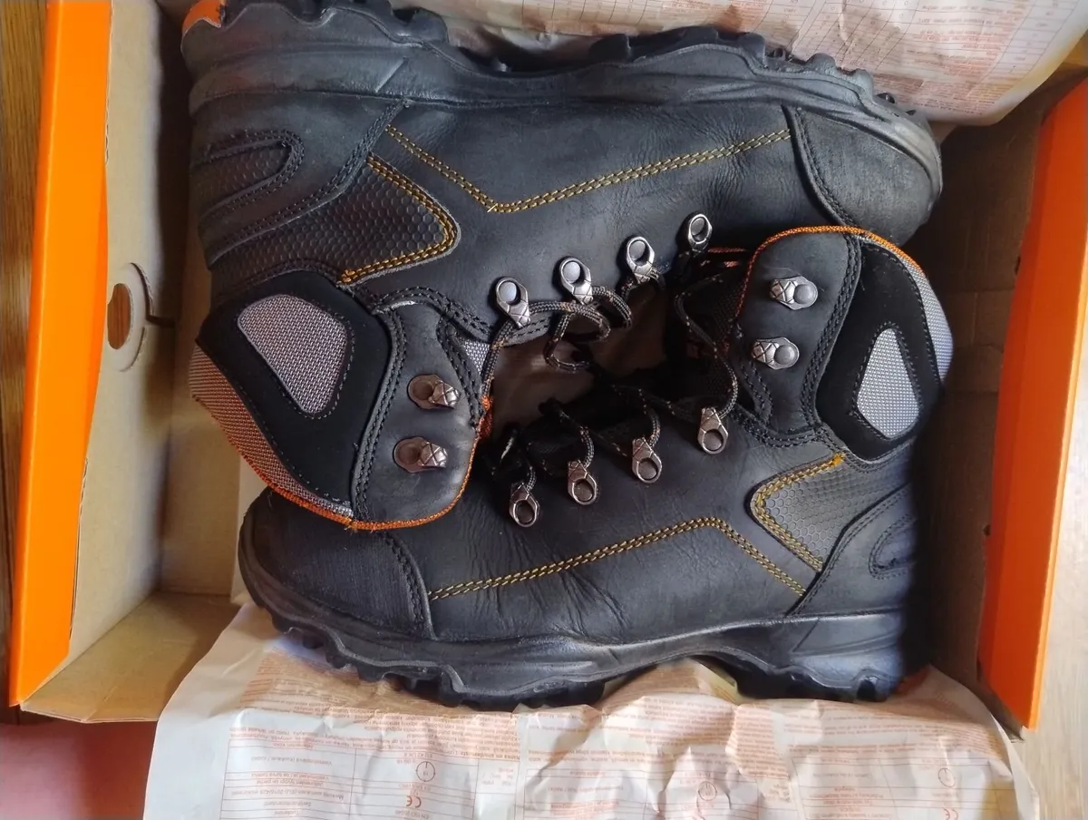 Safety boots - Image 3