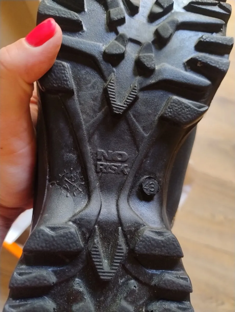 Safety boots - Image 4