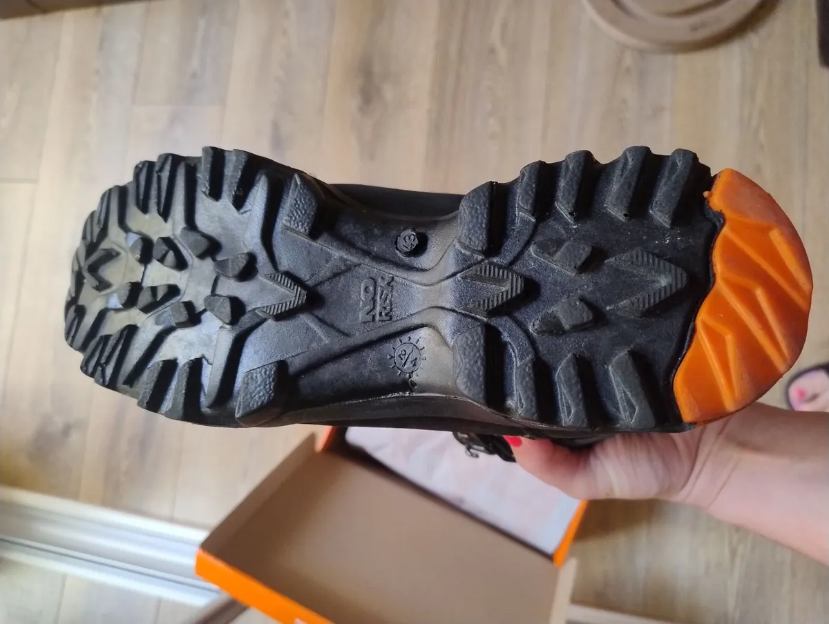 Safety boots - Image 2
