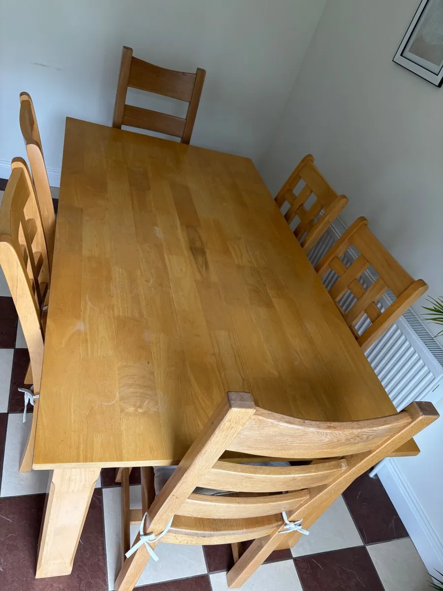 Dining table and 6 chairs - Image 2