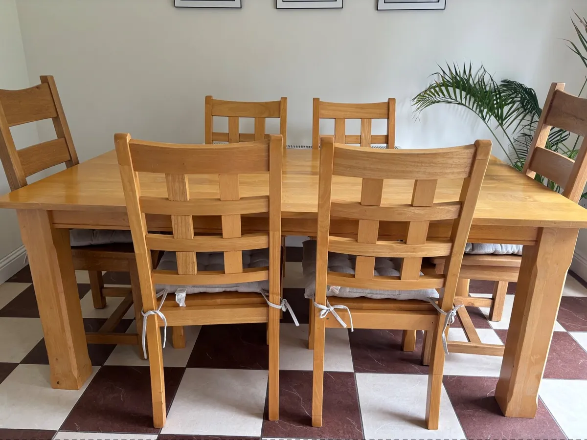 Dining table and 6 chairs - Image 4