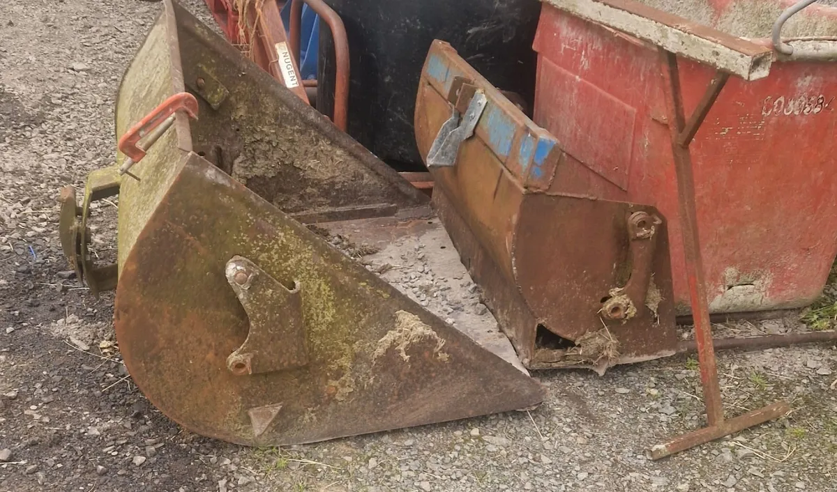 Front loader - Image 2
