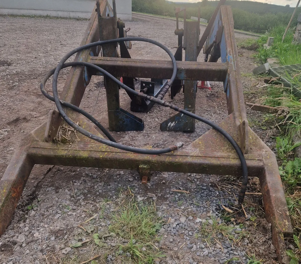 Front loader - Image 3