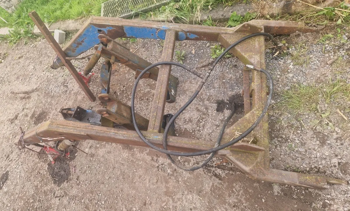Front loader - Image 1