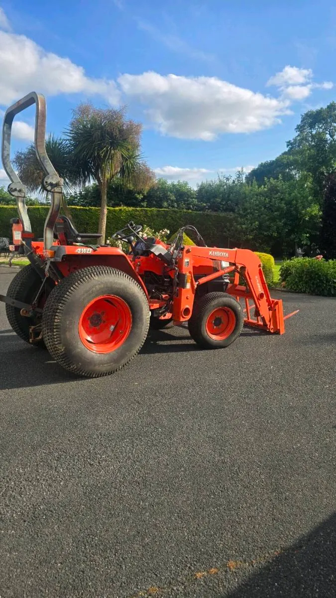 Kubota tractor loader - Image 2