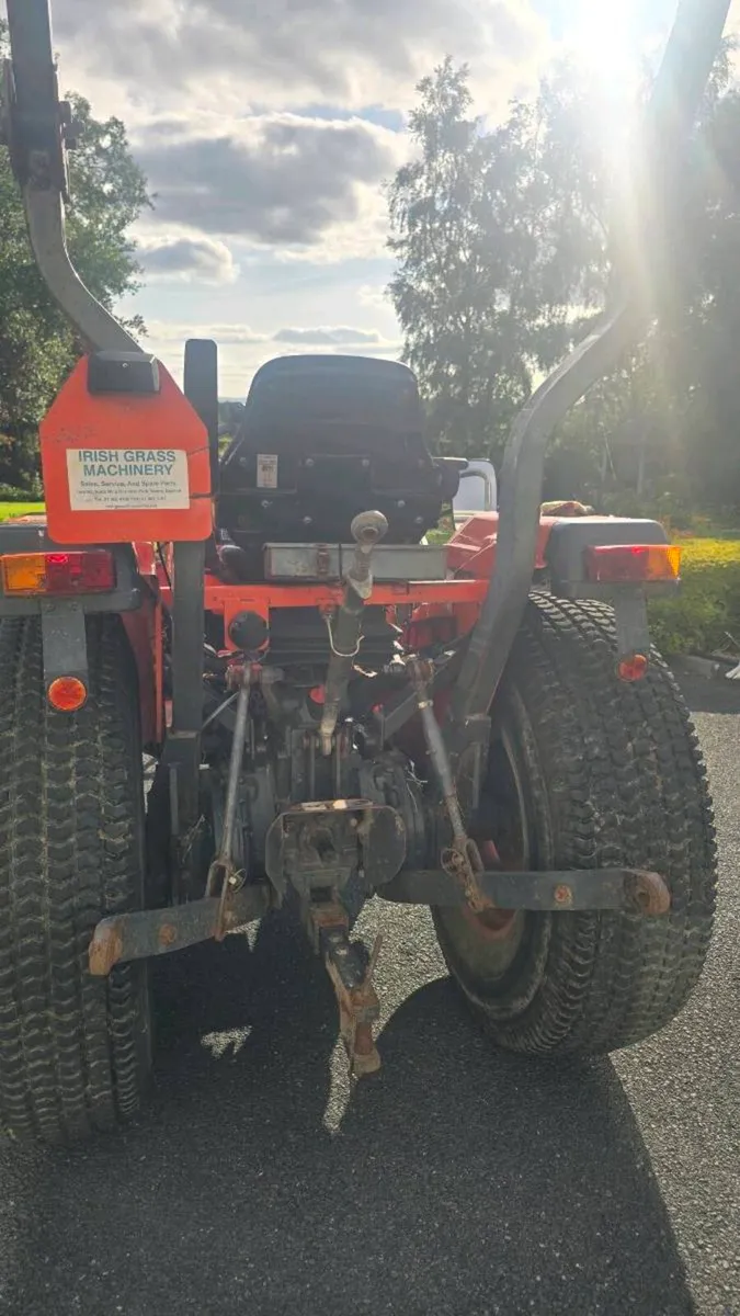 Kubota tractor loader - Image 3