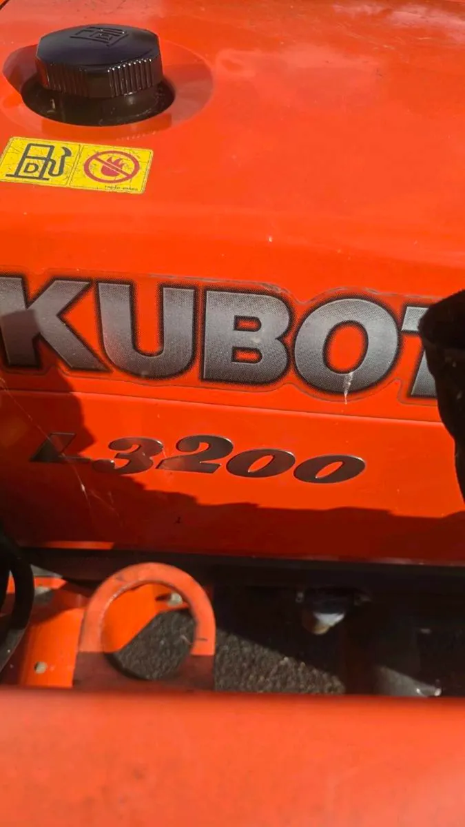 Kubota tractor loader - Image 4