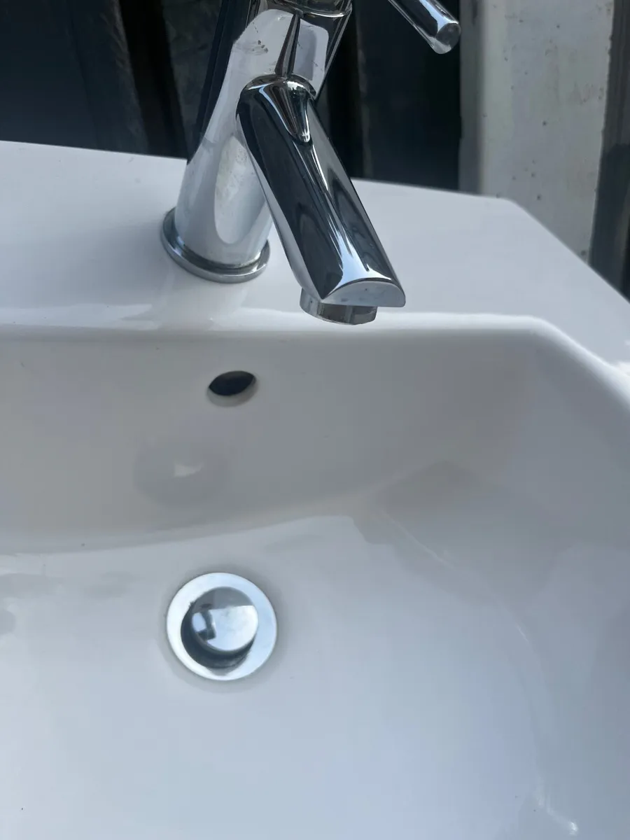 Sink basin and pedestal - Image 3