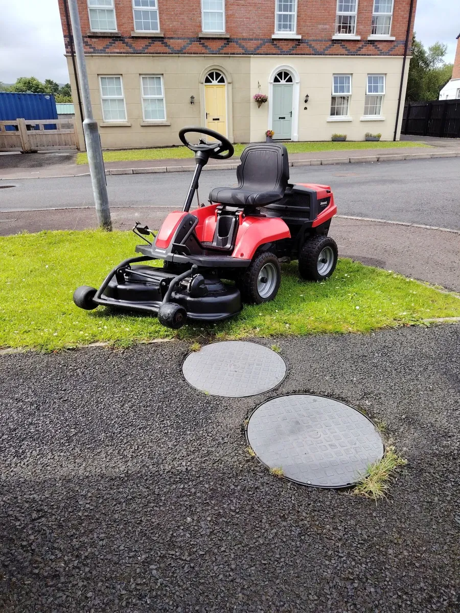 Jonsered ride on lawnmower - Image 1