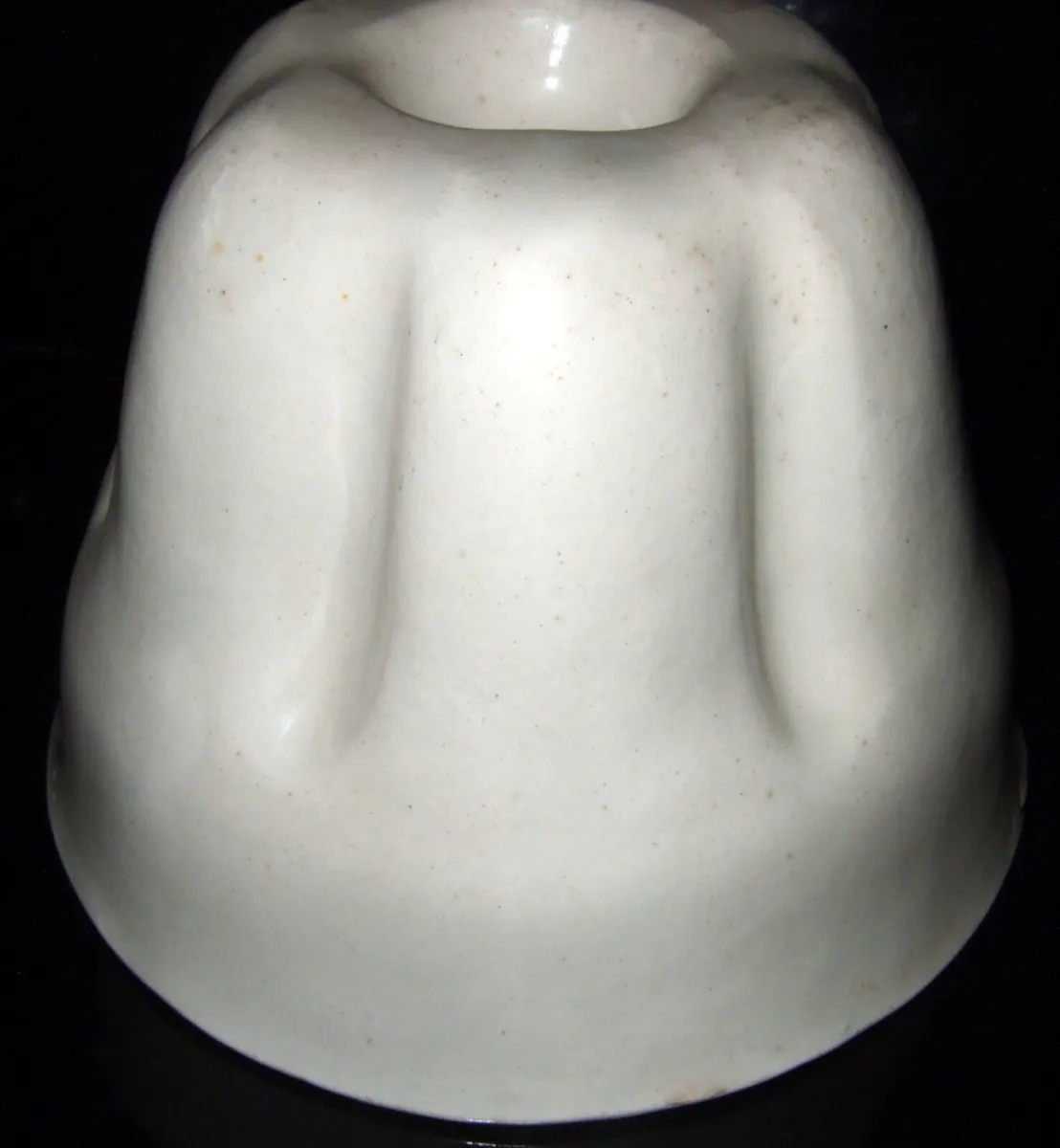 Vintage Shelley White Ceramic Jelly Mould - Image 3