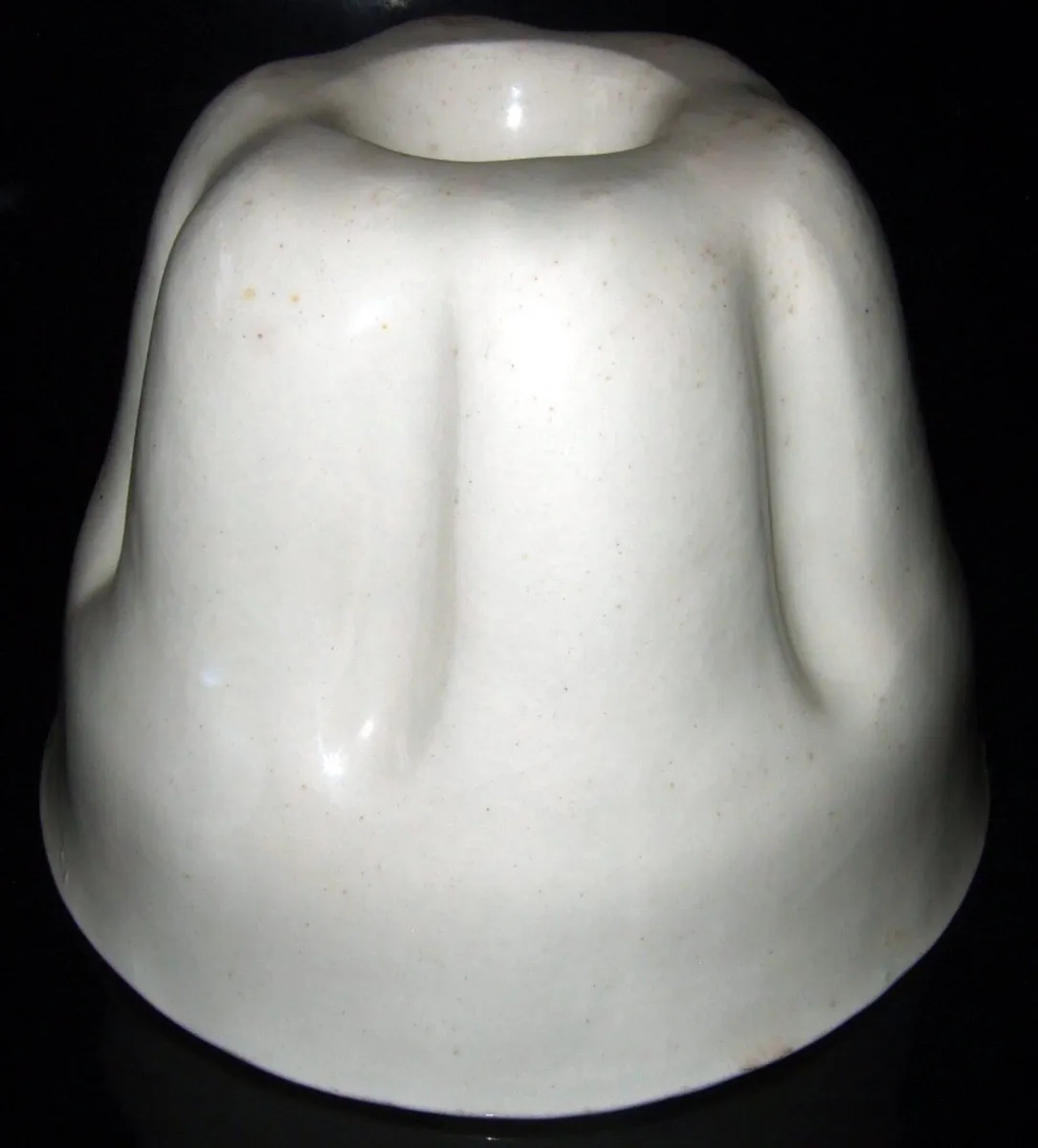 Vintage Shelley White Ceramic Jelly Mould - Image 1