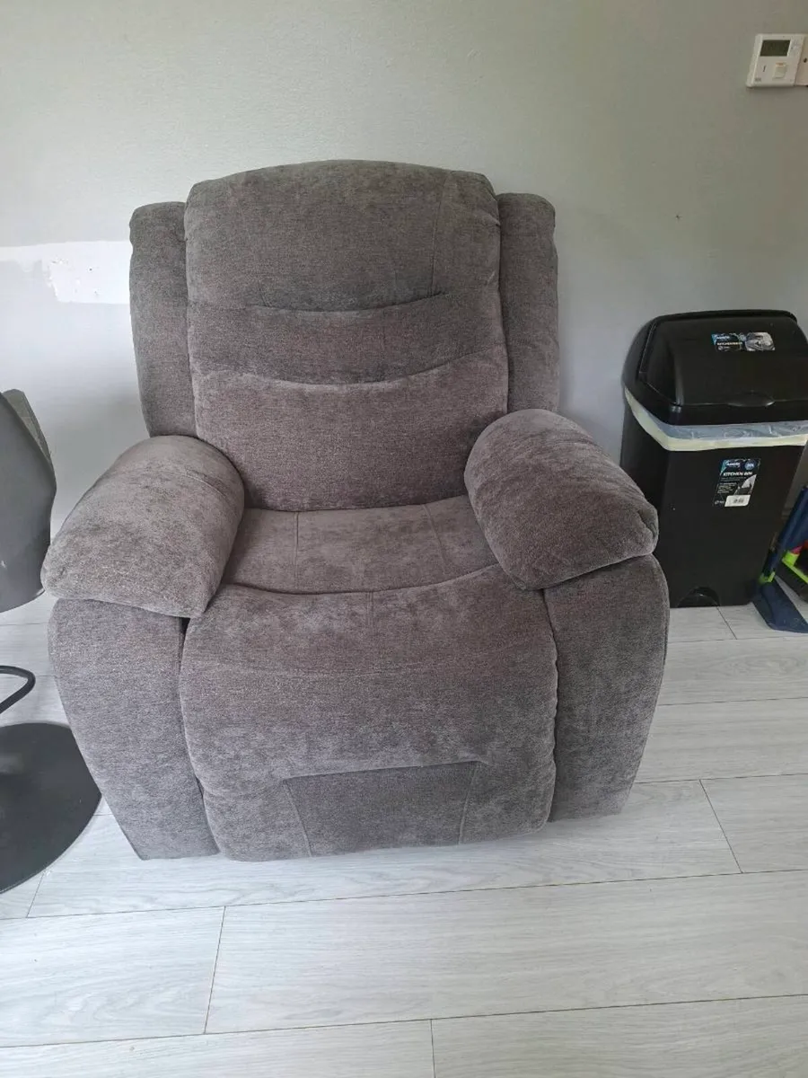 Recycling chair - Image 1