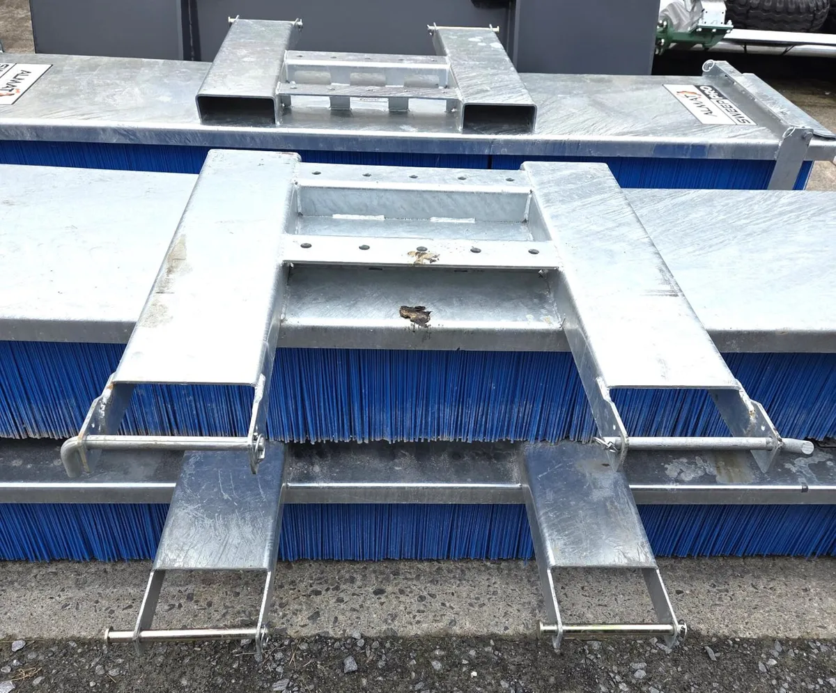 Almat yard brushes - Image 4