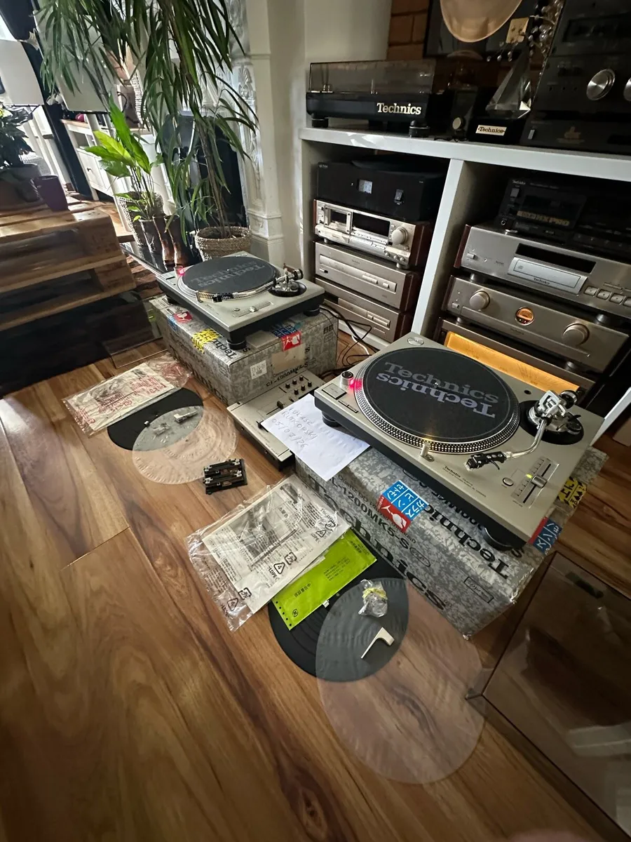 Technics SL1200 MK5 full set - Image 1