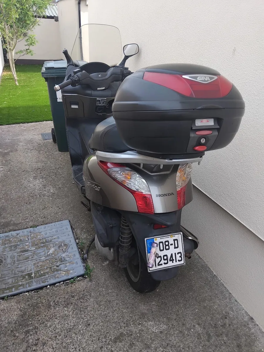 Honda 125 automatic Motorbike - Image 2