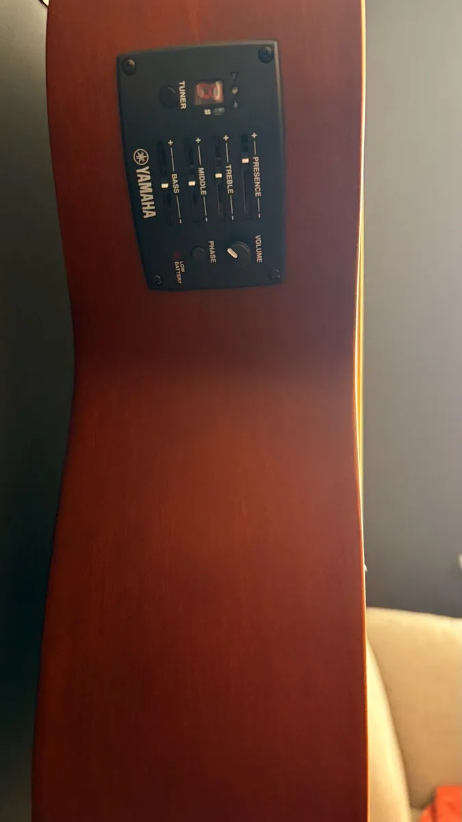 Yamaha FSX400 Concert Electro Acoustic - Like New - Image 2