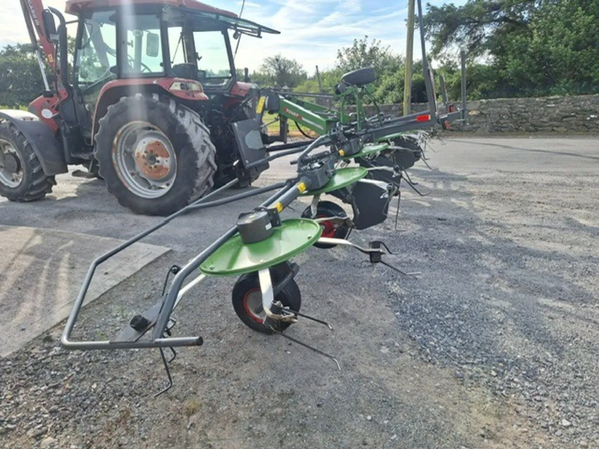 2021 Fendt Lotus 770 6 Rotor Tedder - Image 2