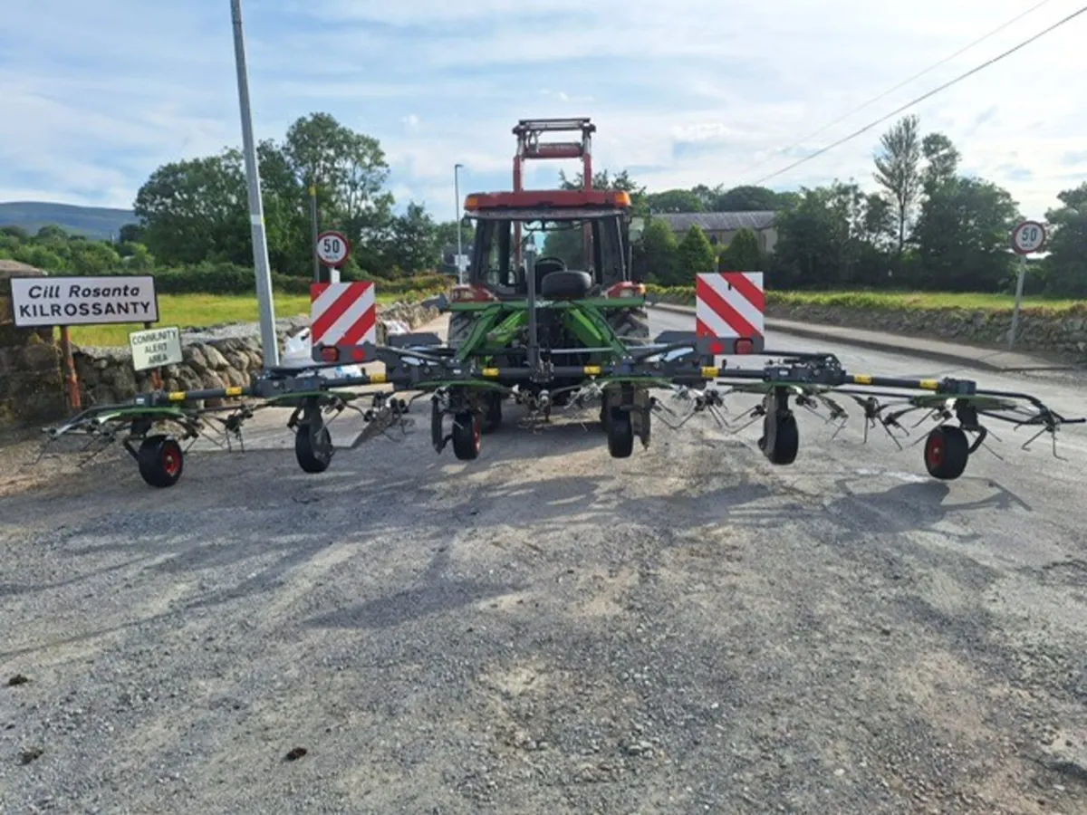 2021 Fendt Lotus 770 6 Rotor Tedder - Image 3