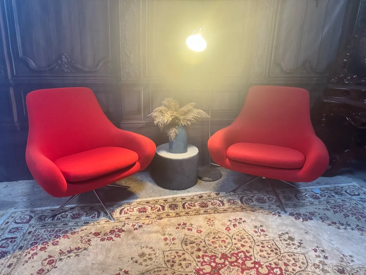Reduced Naomi lounge chairs - Image 1
