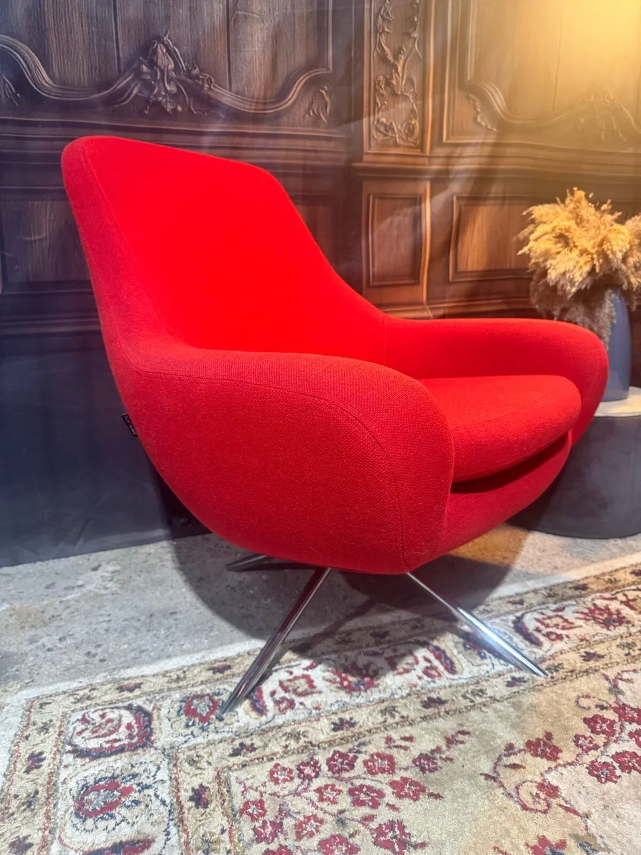 Reduced Naomi lounge chairs - Image 2