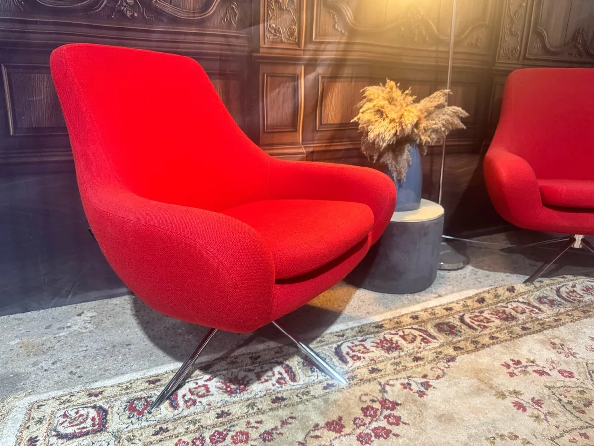 Reduced Naomi lounge chairs - Image 3