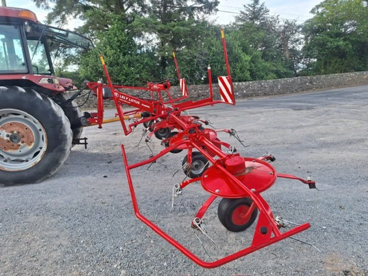 2018 Lely Lotus 770 6 Rotor Tedder - Image 1