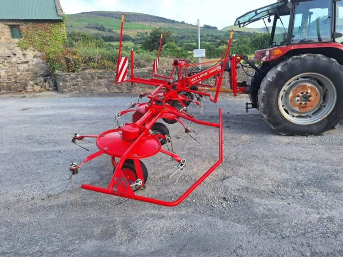 2018 Lely Lotus 770 6 Rotor Tedder - Image 3