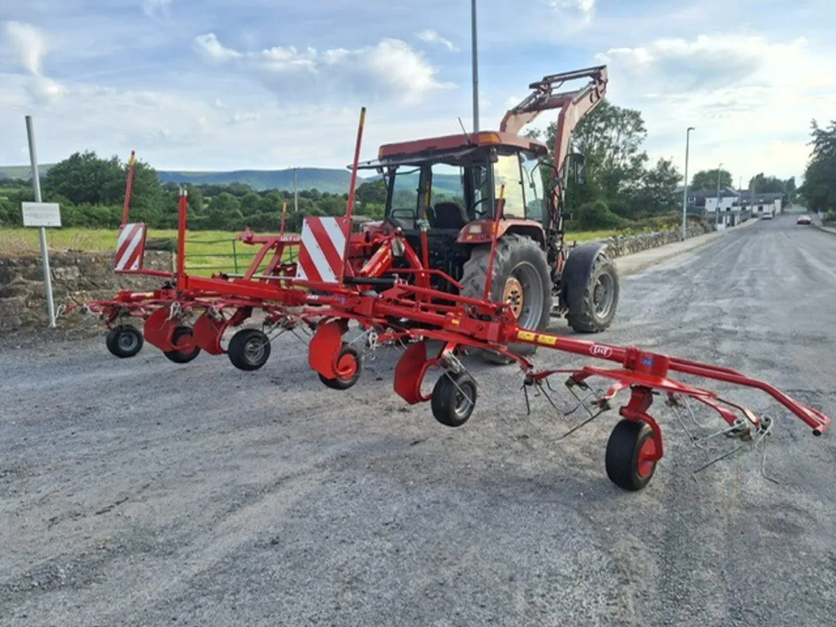 2018 Lely Lotus 770 6 Rotor Tedder - Image 4