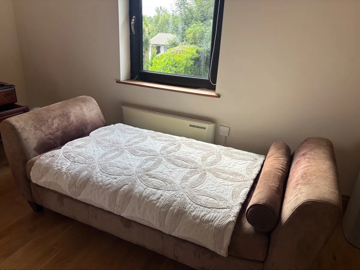 Chaise - Image 1