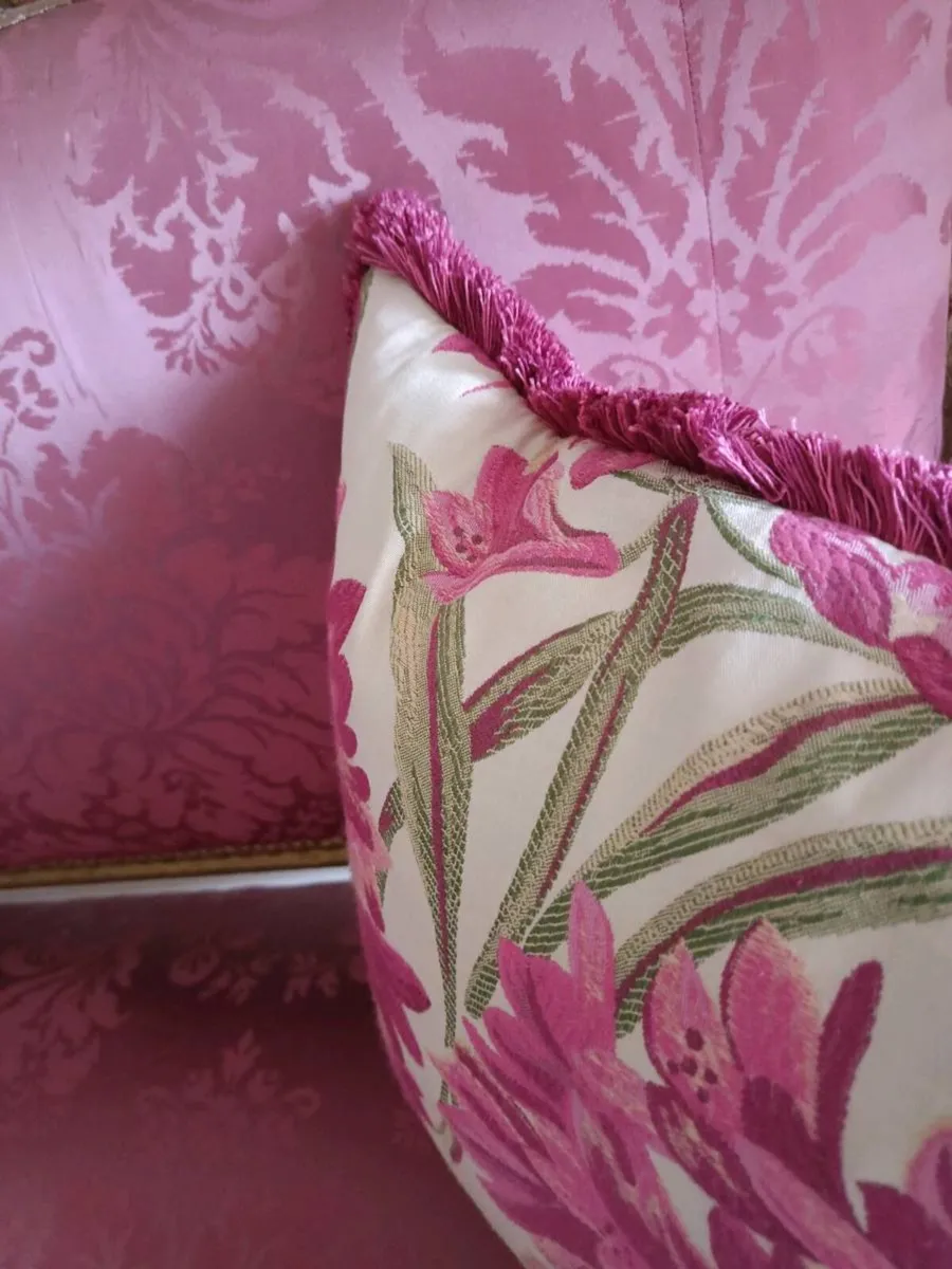 Beautiful antique sofa - Image 1