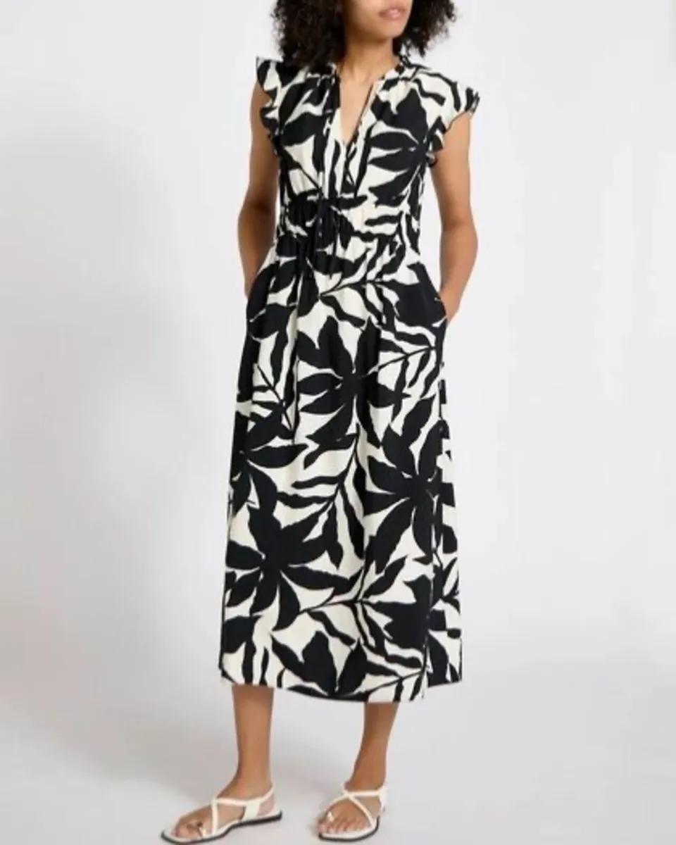 NEW Mono Print Midi Dress features a bold black an - Image 3