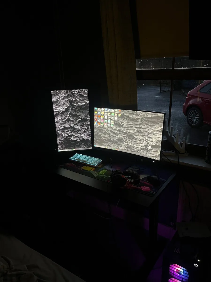 Gaming pc ( whole setup ) monitors included - Image 2