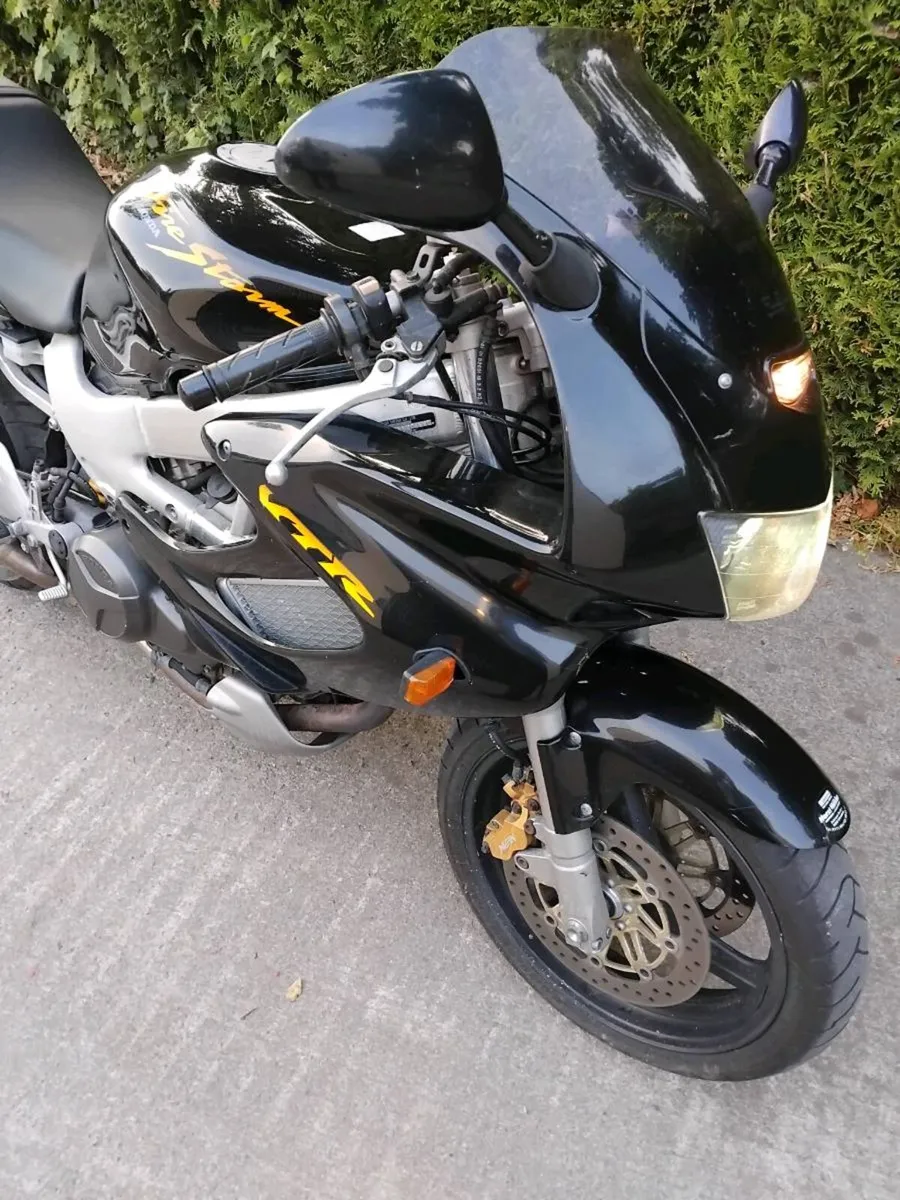 Honda vtr 1000 - Image 1