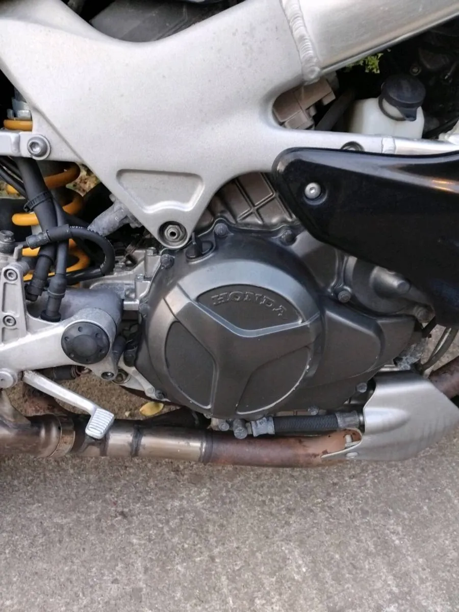 Honda vtr 1000 - Image 2