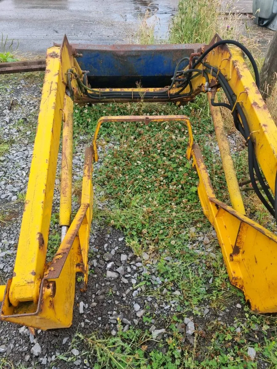Power front loader - Image 1