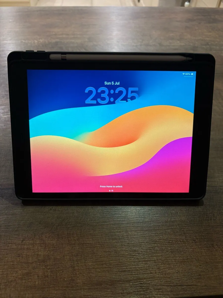 iPad 9 64GB + Pencil + Case – Excellent Condition - Image 1