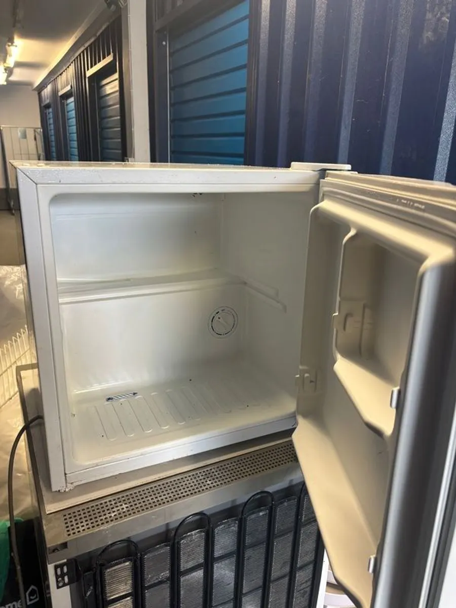 2 x fridge - Image 2