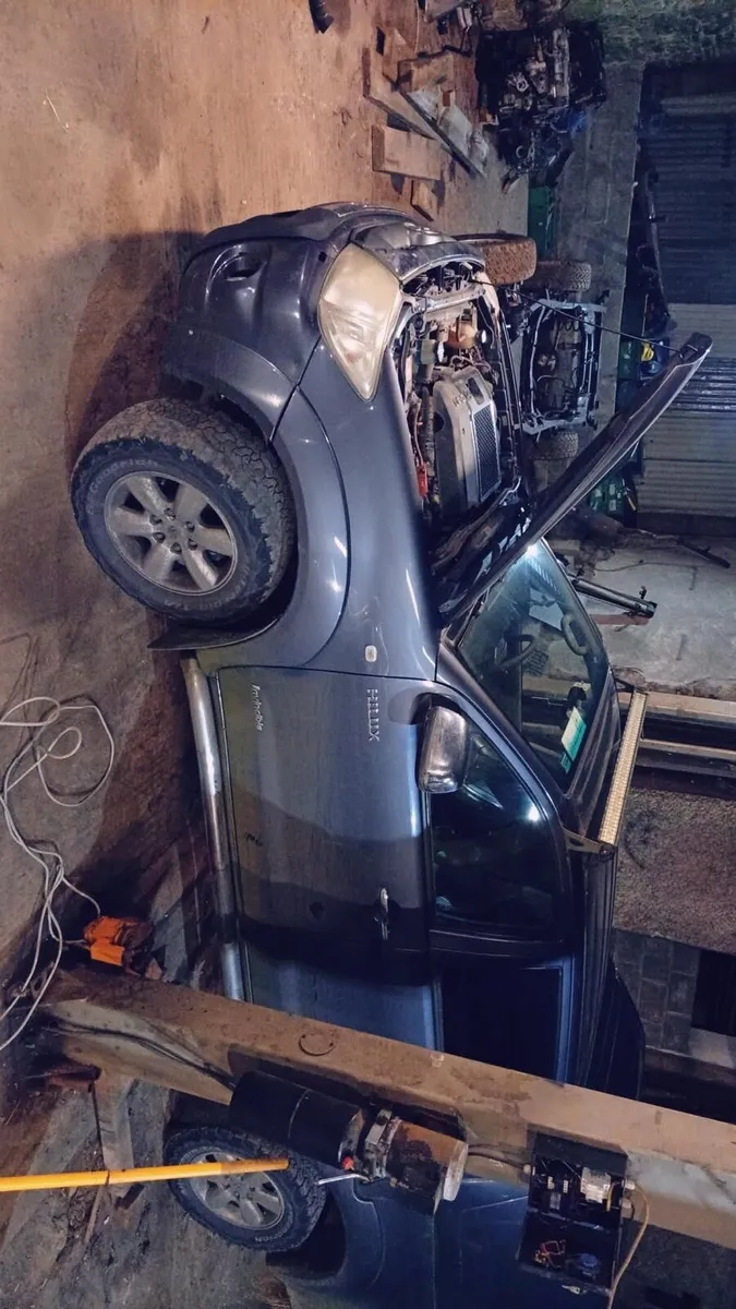Toyota Hilux parts 3.0 d4d for breaking all parts - Image 4