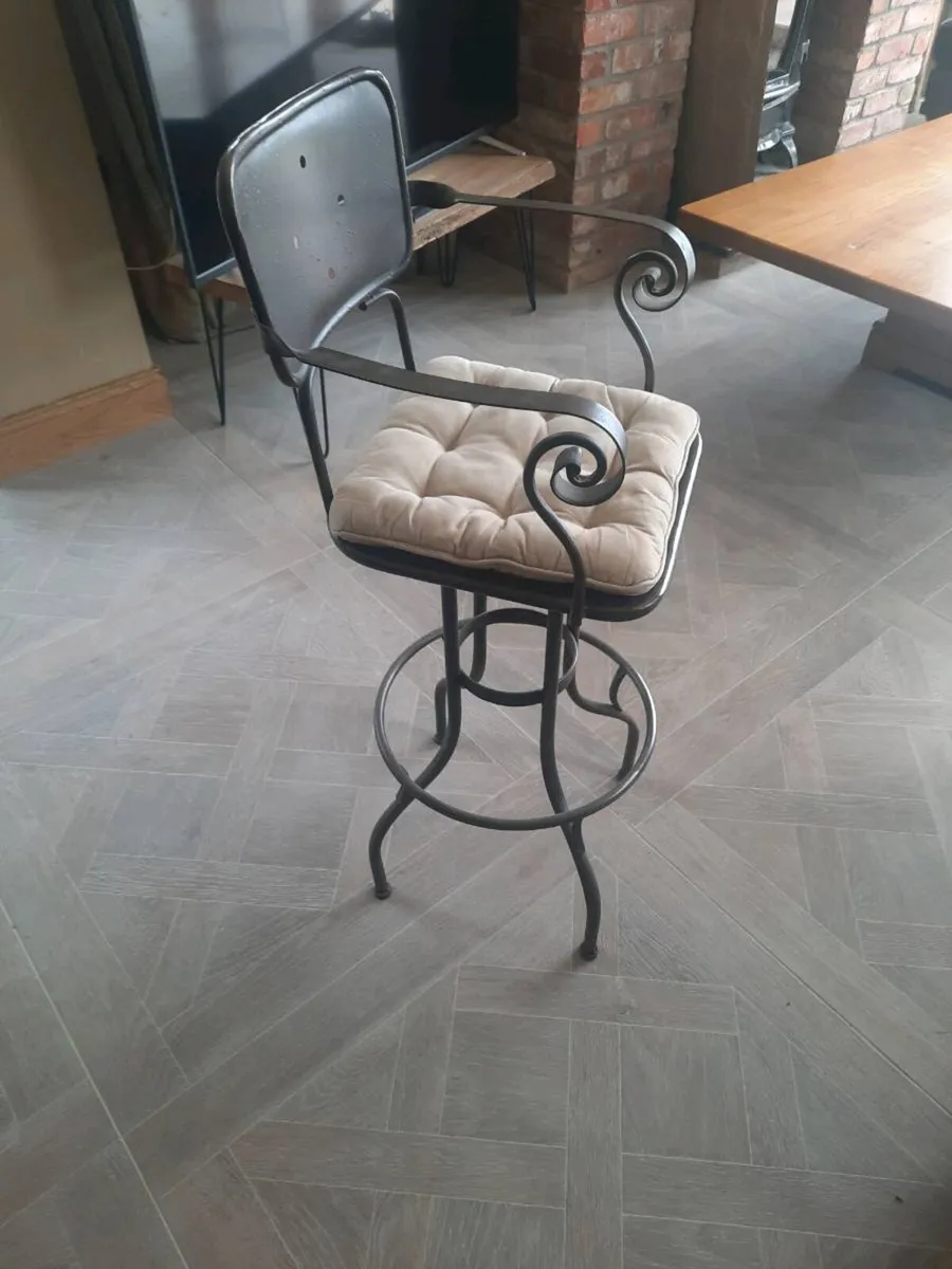 Breakfast bar stools - Image 4