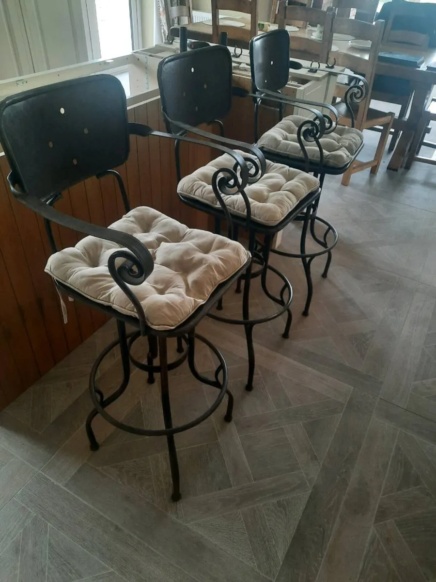 Breakfast bar stools - Image 2
