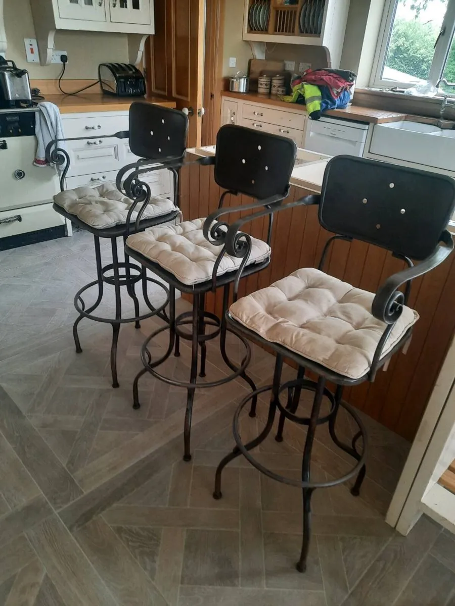 Breakfast bar stools - Image 1