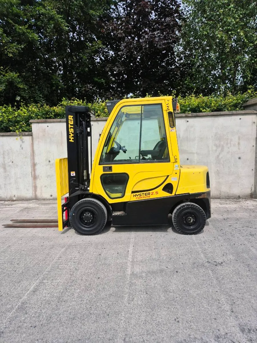 Hyster H2.5FT Diesel Forklift - Image 1