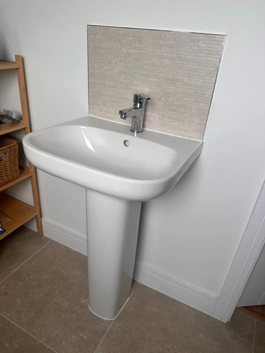 Premium Pedestal Sink/Basin Gloss White 50x43cm - Image 1