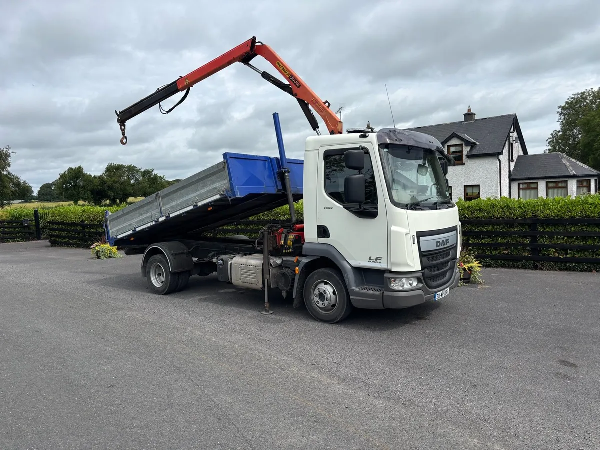 Daf LF. 7.5 ton tipper crane lorry - Image 2