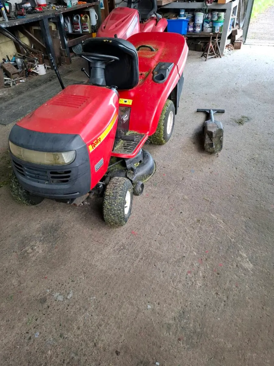 Ride on lawnmower - Image 1
