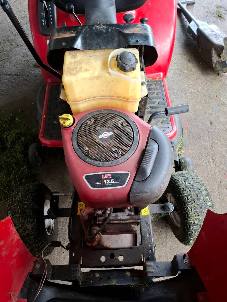 Ride on lawnmower - Image 2