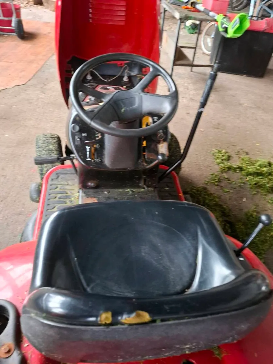 Ride on lawnmower - Image 3