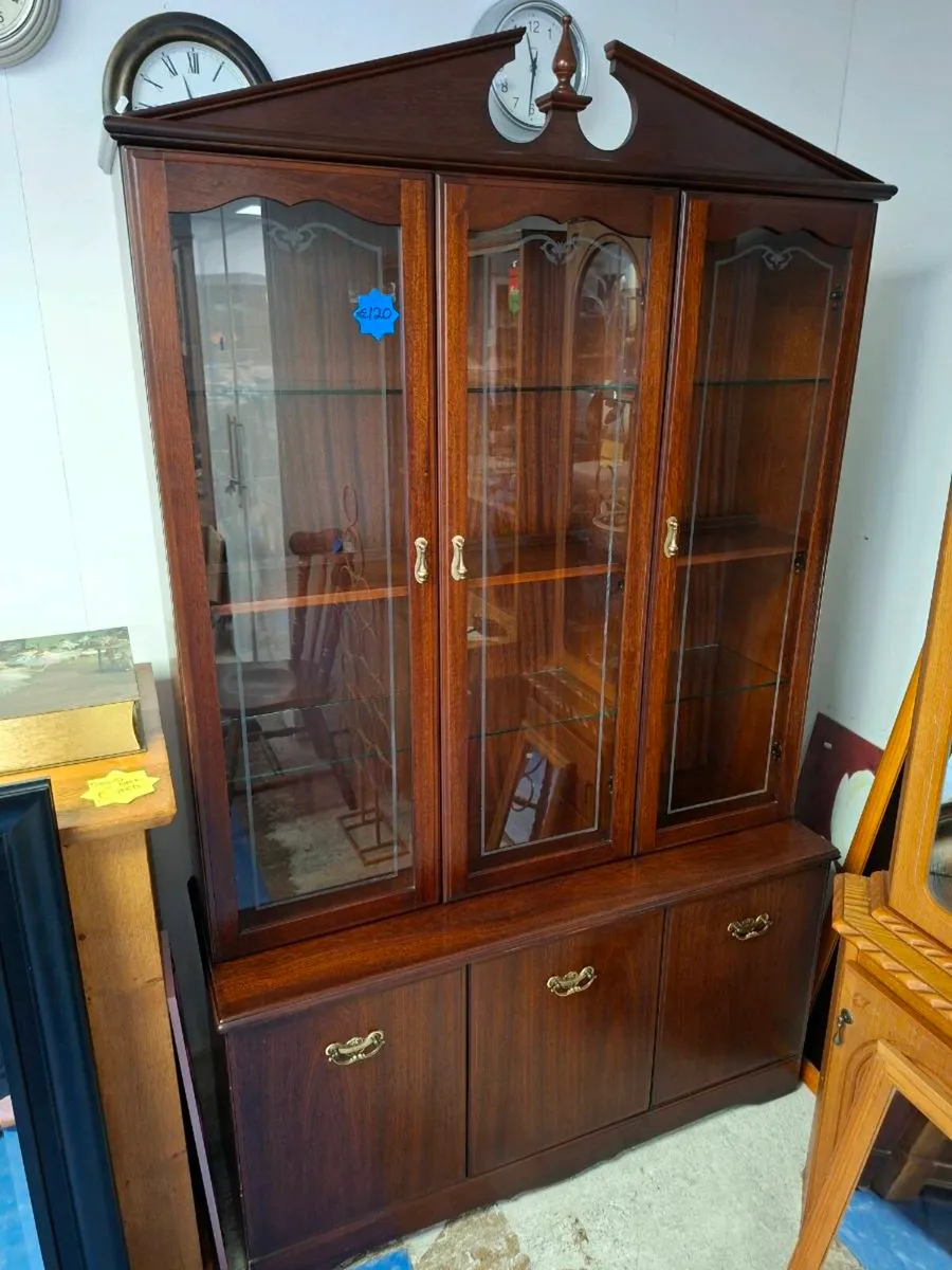CABINET - Image 1